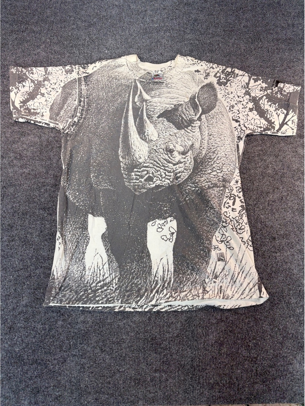 1990s Vintage Rhinoceros Rhino All Over Print Africa Single Stitch Shirt M